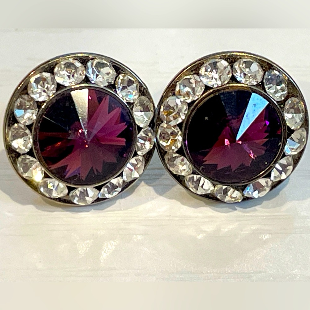 VINTAGE AUSTRIAN CRYSTAL PETITE PURPLE & CLEAR CLUSTER GOLD TONE STUD EARRINGS